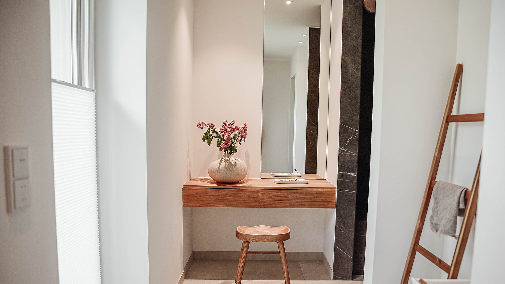 Plissees der Kooperation im Badezimmer