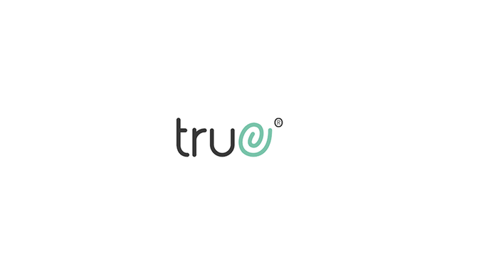 Logo der Marke true® mit schwarzem Schriftzug und türkisfarbenem, spiralförmigem „e“ auf weissem Hintergrund.
