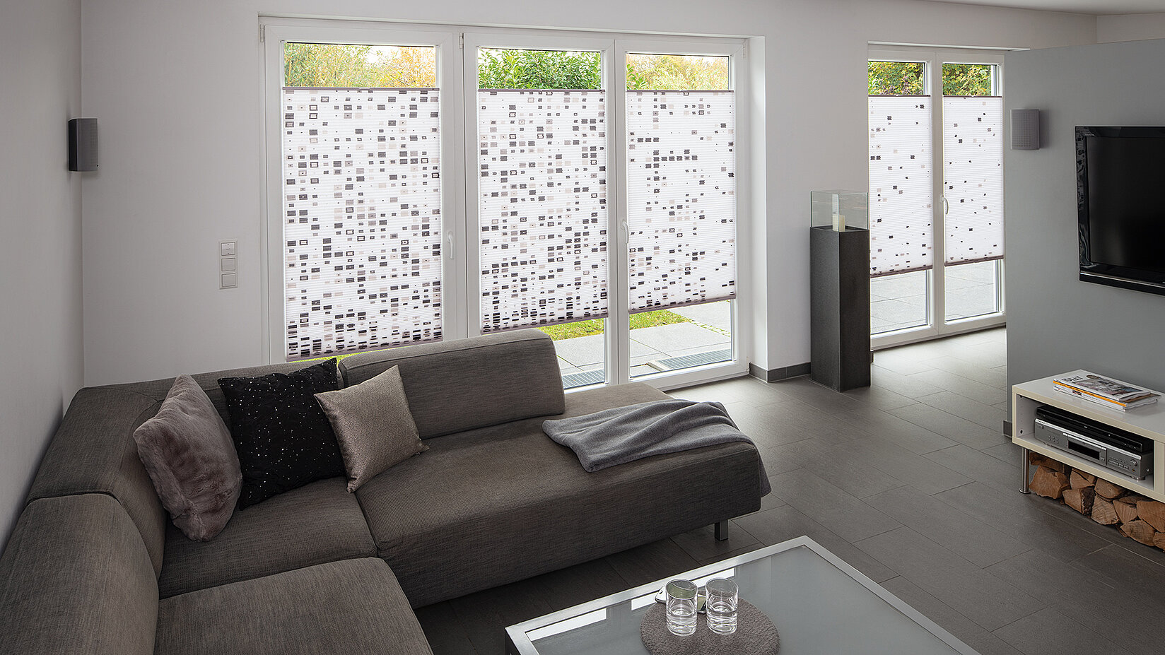 Gespannte Wabenplissees mit grafischem Motiv Code