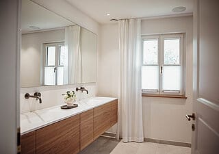 hof-no47-masterbad-fenster Plisségordijnen van samenwerking in de badkamer