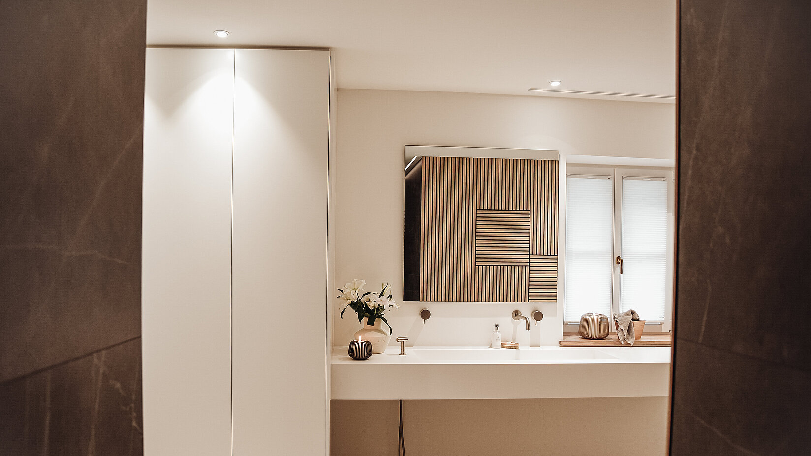 Plissees der Kooperation im Badezimmer
