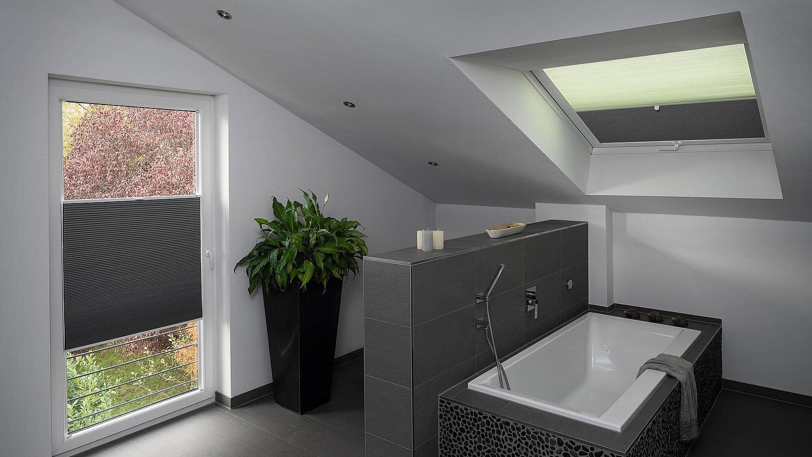 Sichtschutz im Badezimmer durch Wabenplissees