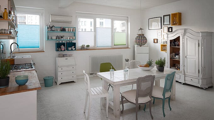 verschiedenen pastellfarbene Wabenplissees in einer Wohnküche im Shabby Chic Einrichtungsstil